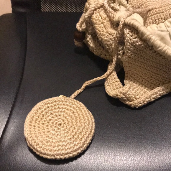 Crochet hobo bag in tan - Picture 3 of 6